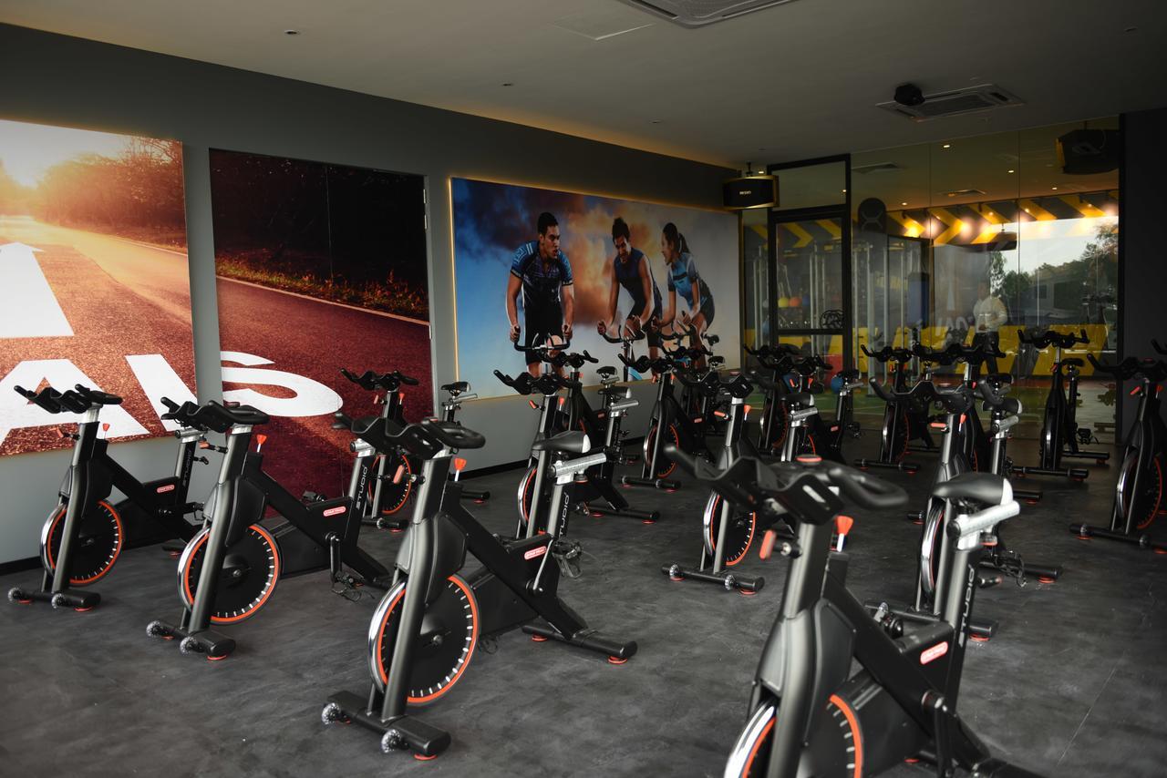 Vangohh Eminent Hotel & Spa Bukit Mertajam Esterno foto