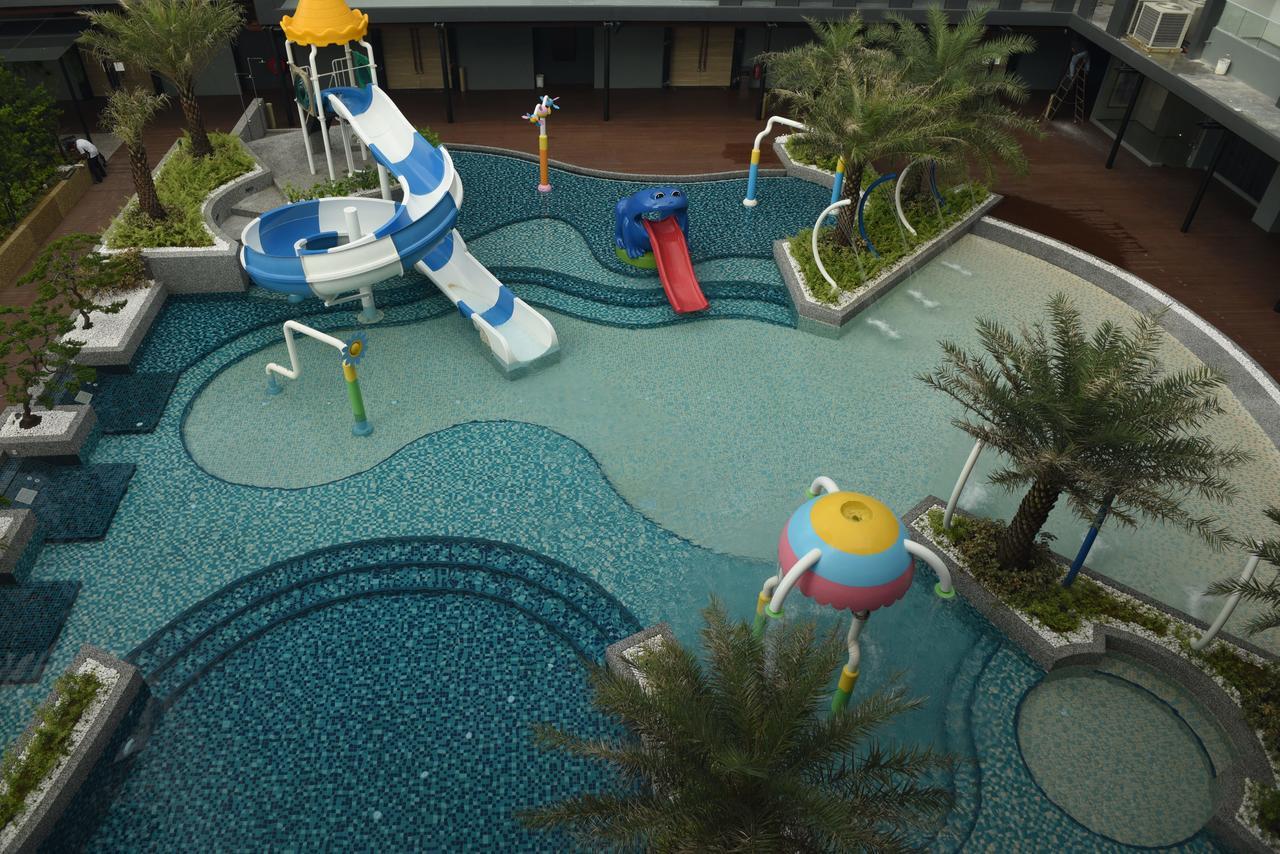 Vangohh Eminent Hotel & Spa Bukit Mertajam Esterno foto