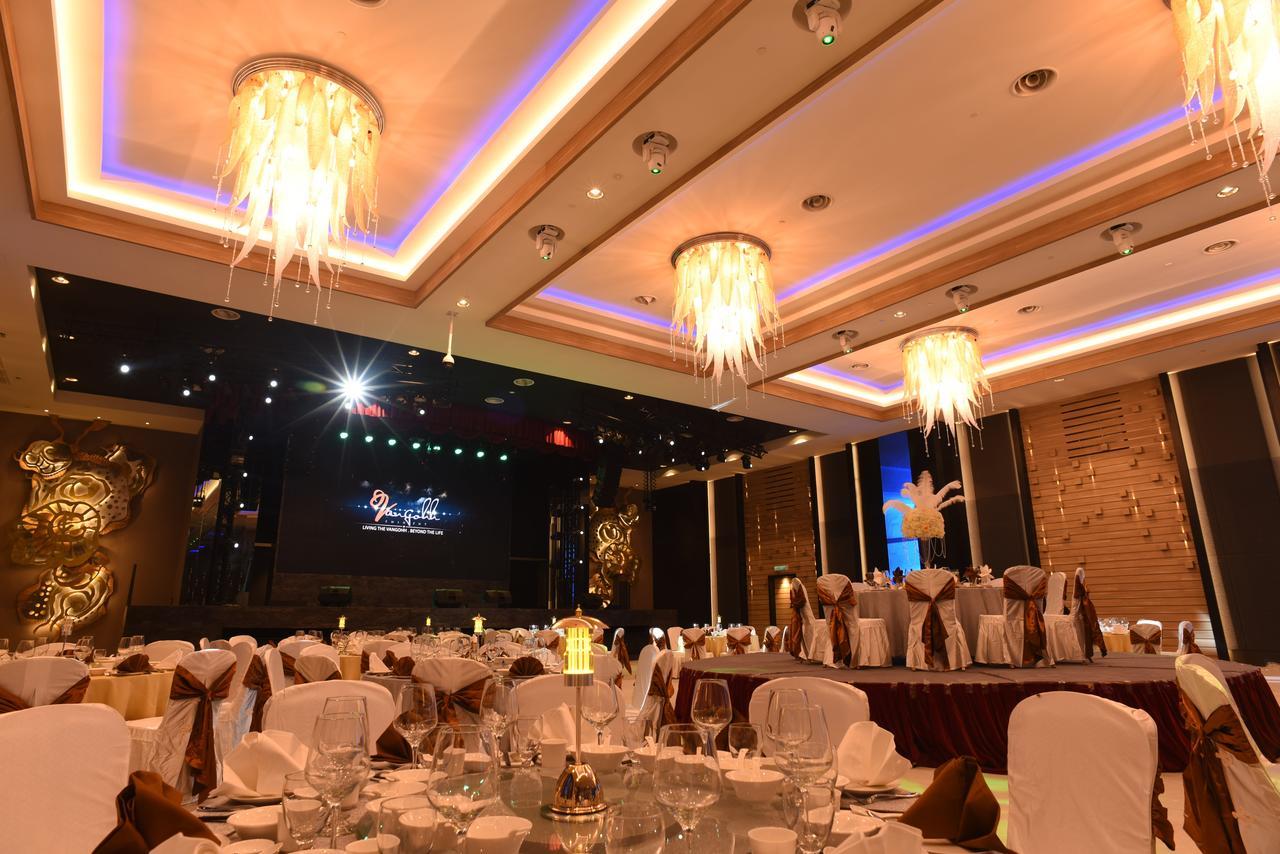 Vangohh Eminent Hotel & Spa Bukit Mertajam Esterno foto